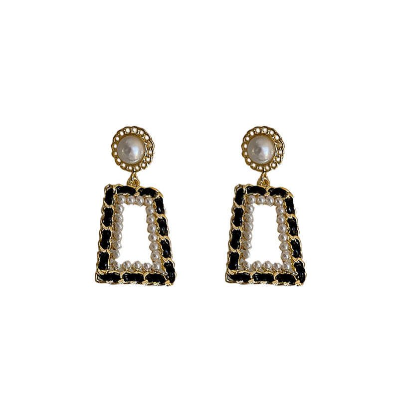 Vintage Style Geometric Alloy Inlay Artificial Pearls Women's Drop Earrings 1 Pair display picture 1