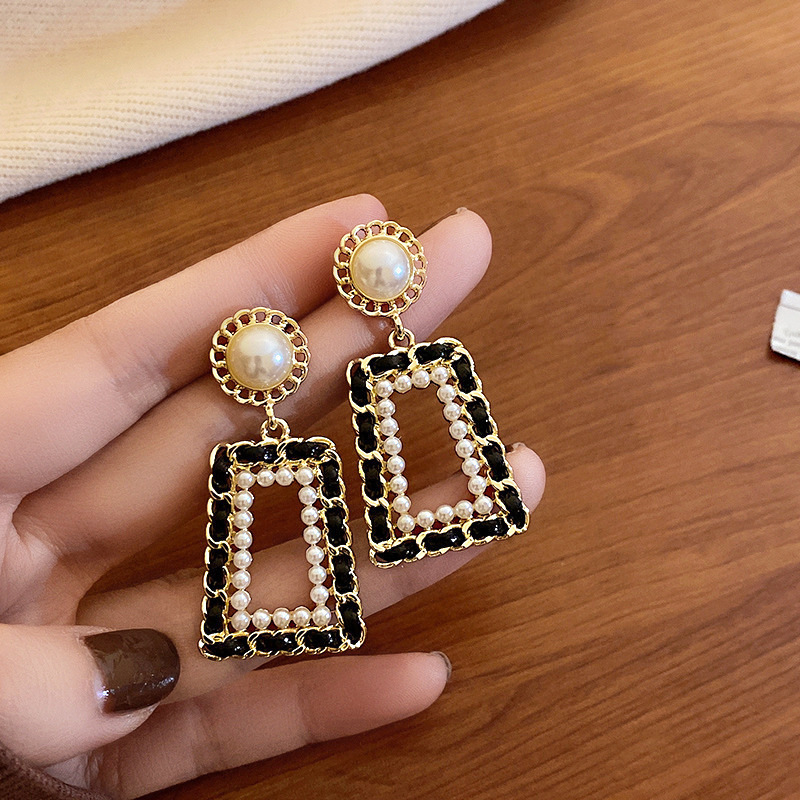 Vintage Style Geometric Alloy Inlay Artificial Pearls Women's Drop Earrings 1 Pair display picture 4
