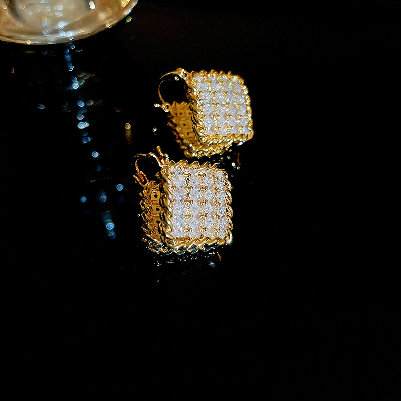 Fashion Rhombus Copper Inlay Zircon Earrings 1 Pair display picture 2