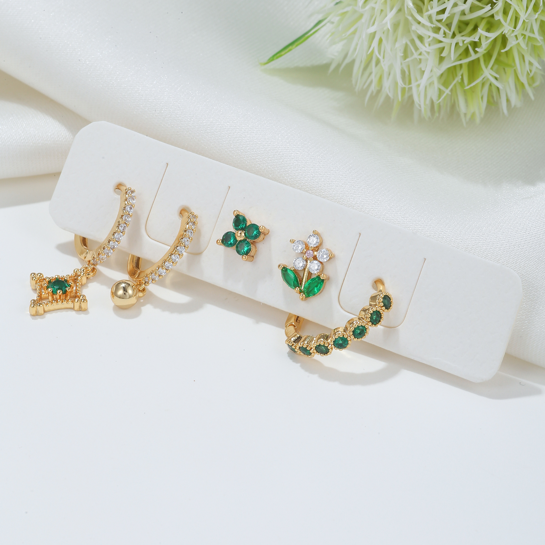 Fashion Leaves Flower Copper Gold Plated Zircon Earrings 5 Piece Set display picture 3