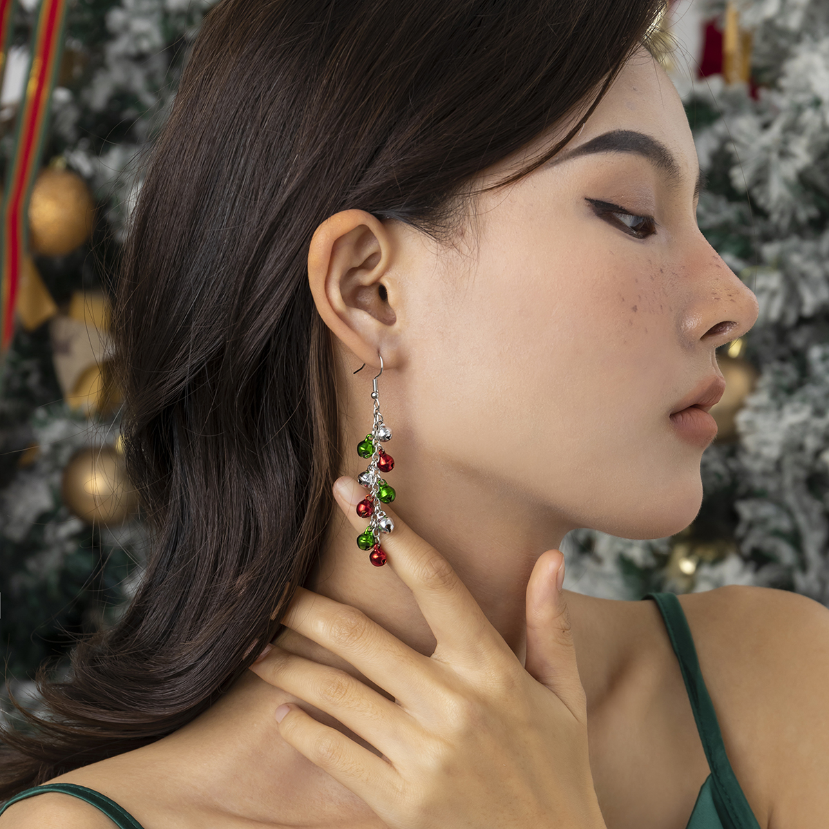 Fashion Christmas Tree Snowflake Elk Alloy Beaded Enamel Inlay Rhinestones Pearl Women's Drop Earrings 1 Pair display picture 22