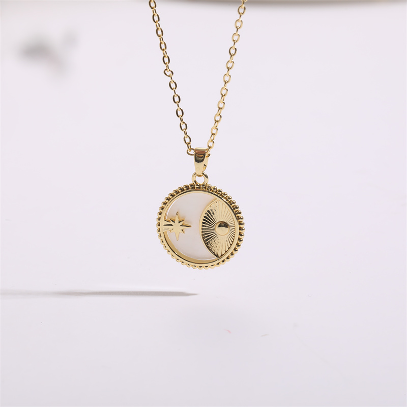 Elegant Sun Moon Copper Gold Plated Shell Zircon Pendant Necklace 1 Piece display picture 3