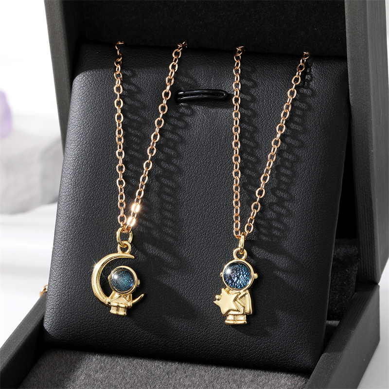 Fashion Astronaut Copper Gold Plated Artificial Gemstones Pendant Necklace 1 Piece display picture 5