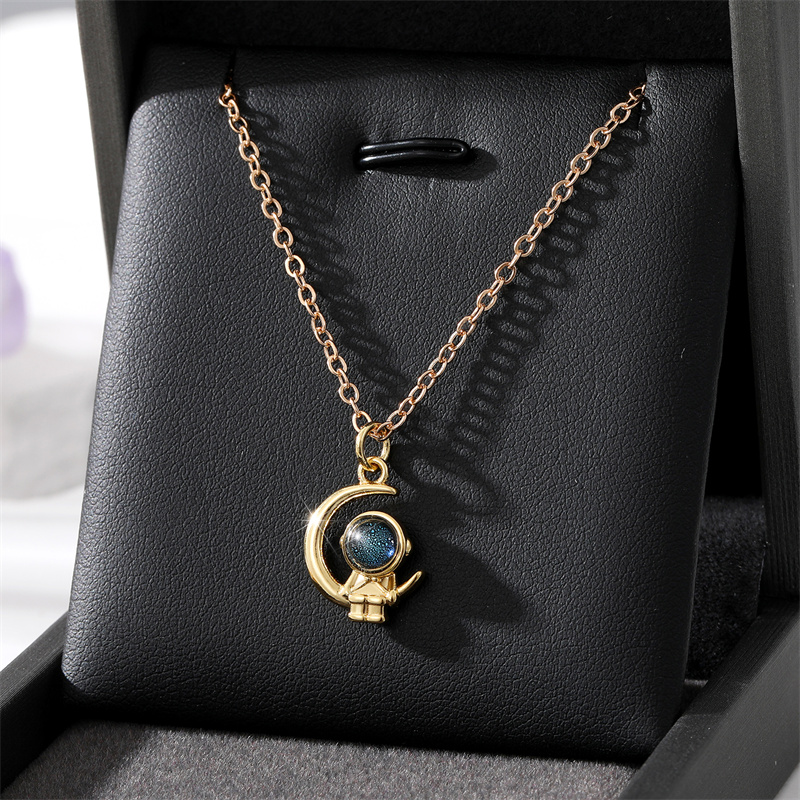 Fashion Astronaut Copper Gold Plated Artificial Gemstones Pendant Necklace 1 Piece display picture 4