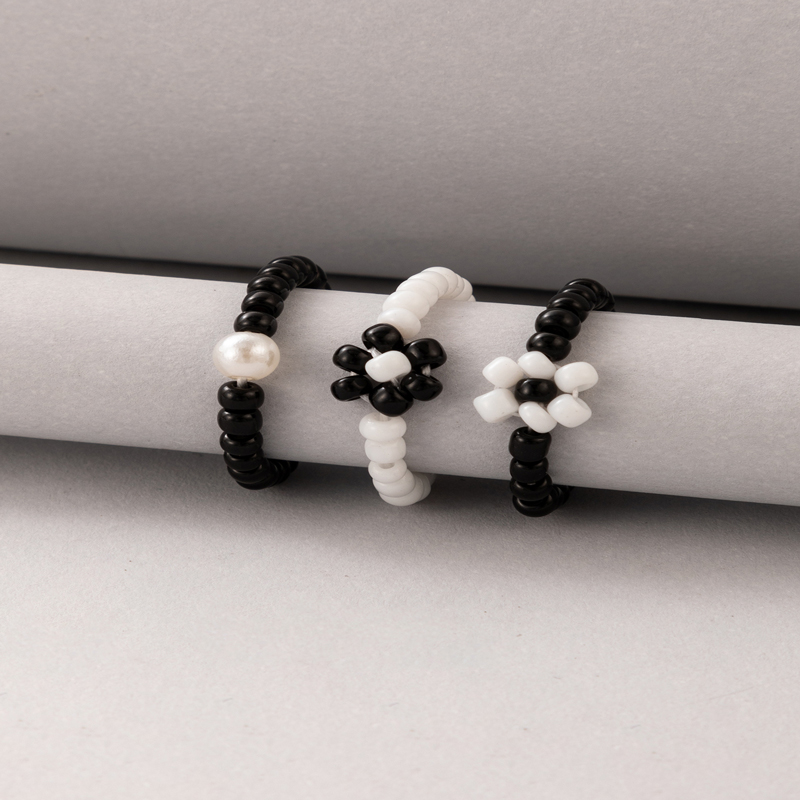 Simple Style Flower Beaded Women's Rings 3 Pieces display picture 4