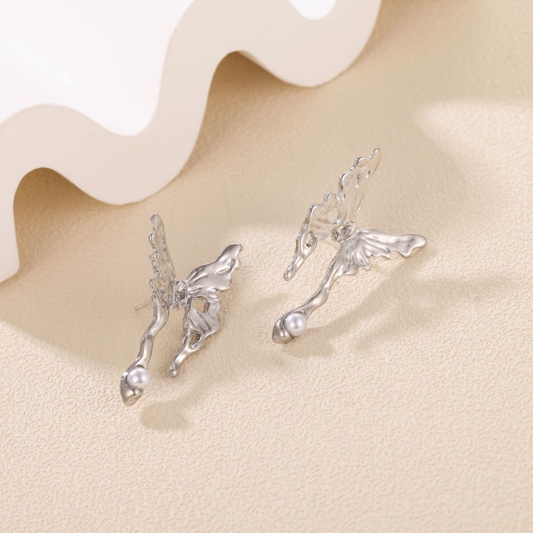 1 Pair Fashion Butterfly Alloy Inlay Pearl Women's Ear Studs display picture 4