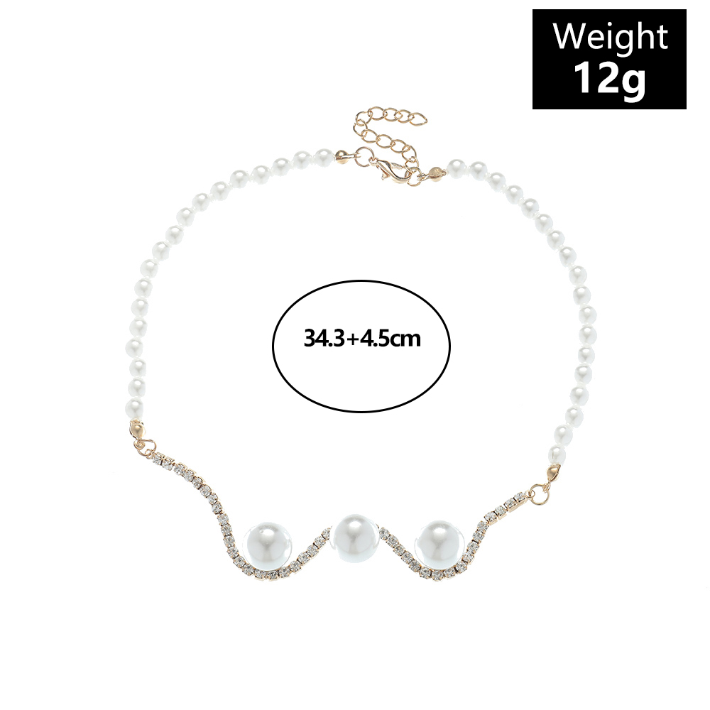 1 Piece Simple Style Geometric Pearl Beaded Rhinestones Gold Plated Women's Necklace display picture 1