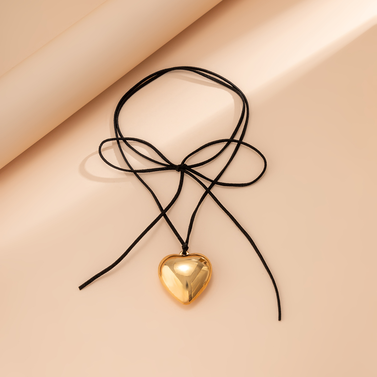 1 Piece Fashion Heart Shape Alloy Leather Wax Line Flannel Straps Women's Pendant Necklace display picture 10