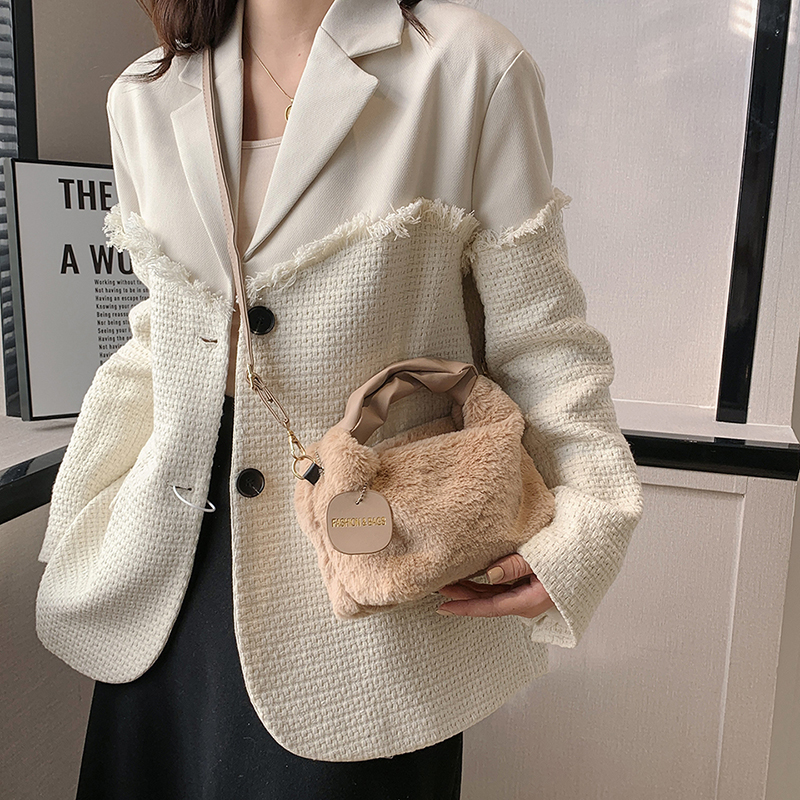 Women's Autumn&winter Plush Solid Color Fashion Square Zipper Handbag display picture 2