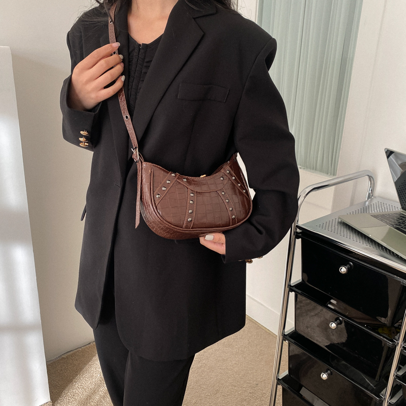 Women's All Seasons Pu Leather Solid Color Fashion Dumpling Shape Zipper Underarm Bag display picture 1