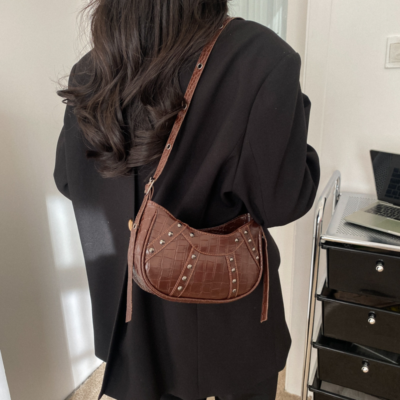 Women's All Seasons Pu Leather Solid Color Fashion Dumpling Shape Zipper Underarm Bag display picture 2