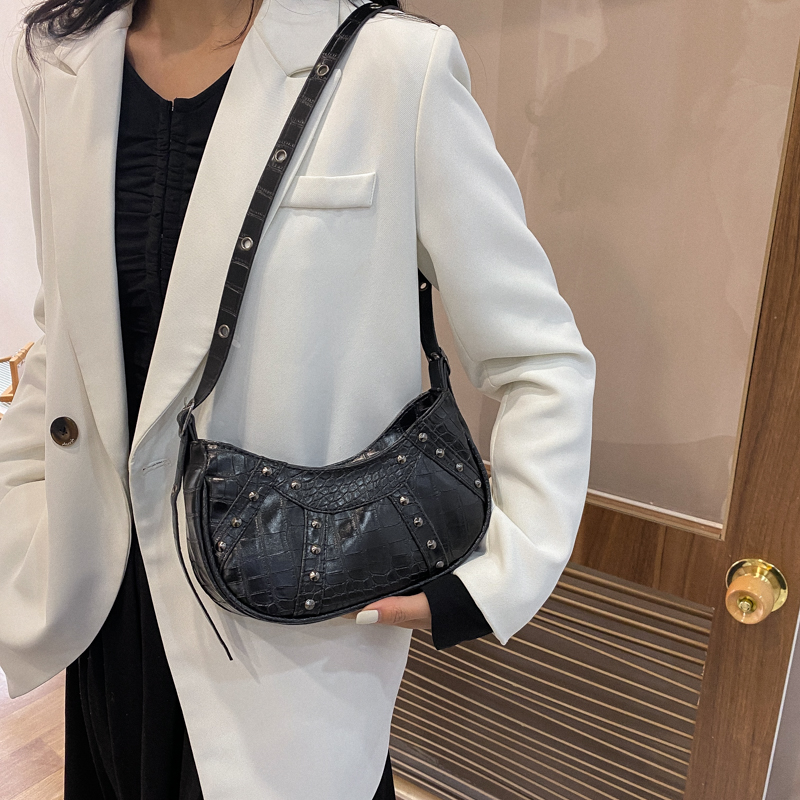Women's All Seasons Pu Leather Solid Color Fashion Dumpling Shape Zipper Underarm Bag display picture 6