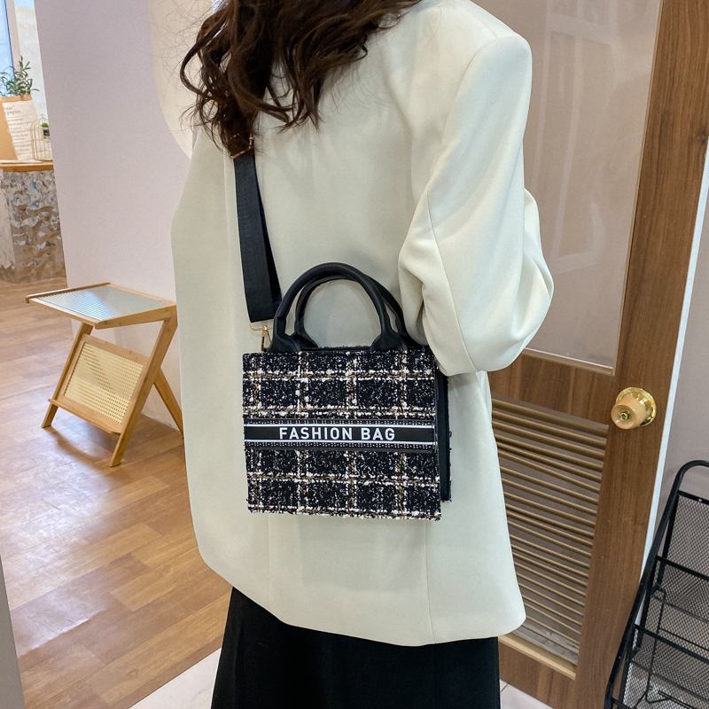 Women's Autumn Canvas Lattice Vintage Style Square Zipper Handbag display picture 5