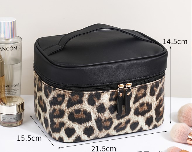 Women's Medium All Seasons Pu Leather Lingge Leopard Fashion Square Zipper Cosmetic Bag display picture 1