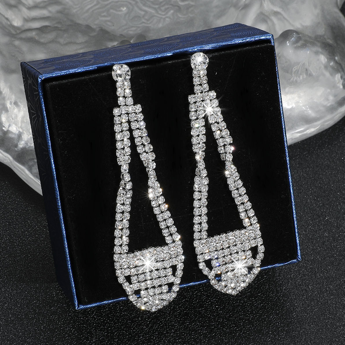 Luxurious Geometric Rhinestone Tassel Drop Earrings 1 Pair display picture 4