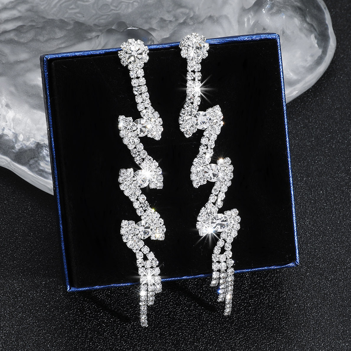 Luxurious Geometric Rhinestone Tassel Drop Earrings 1 Pair display picture 5