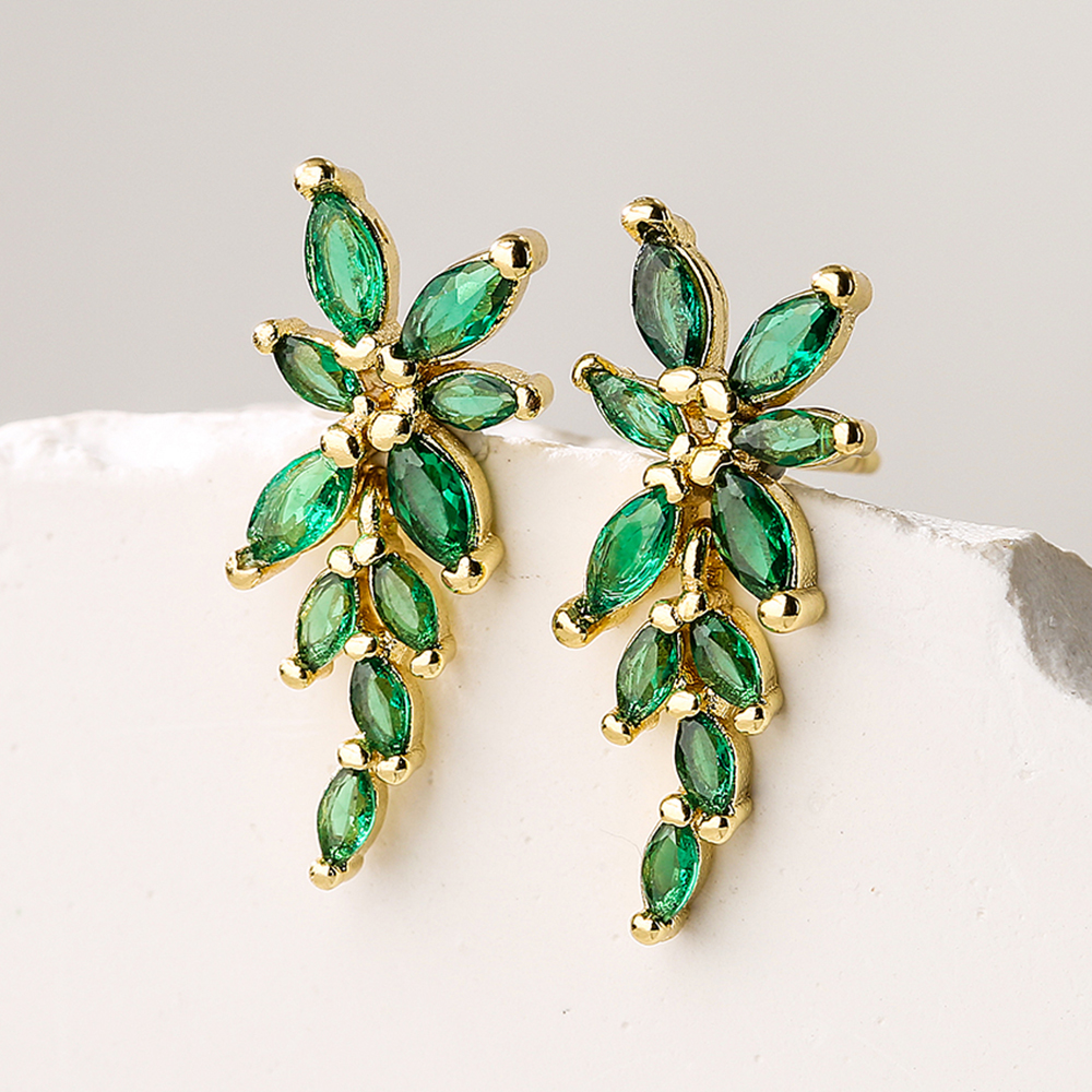 Fashion Leaf Copper Inlay Zircon Drop Earrings 1 Pair display picture 1