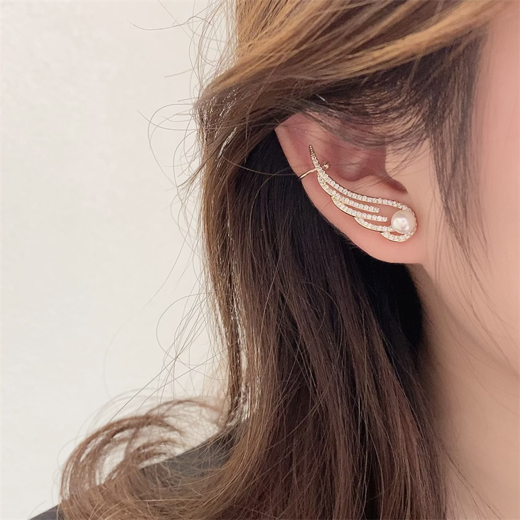 South Korea Dongdaemun Angel Wings Personality Temperament Pearl Earrings Ear Clips display picture 5