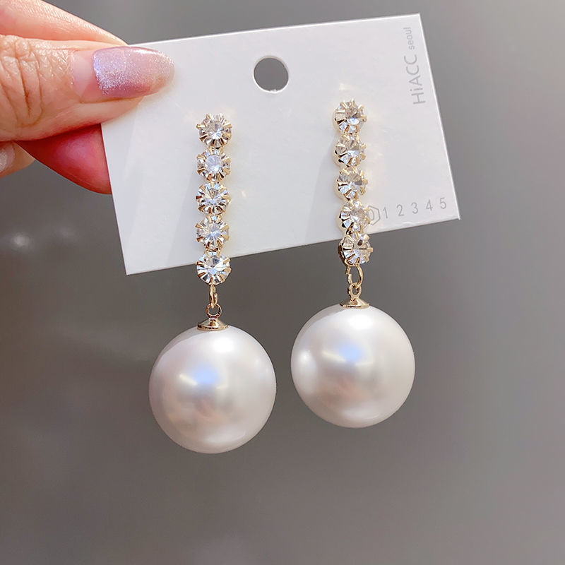 Fashion Long Diamond-studded Large Pearl Metal Earrings display picture 2