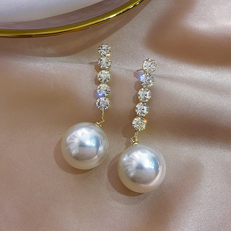 Fashion Long Diamond-studded Large Pearl Metal Earrings display picture 5