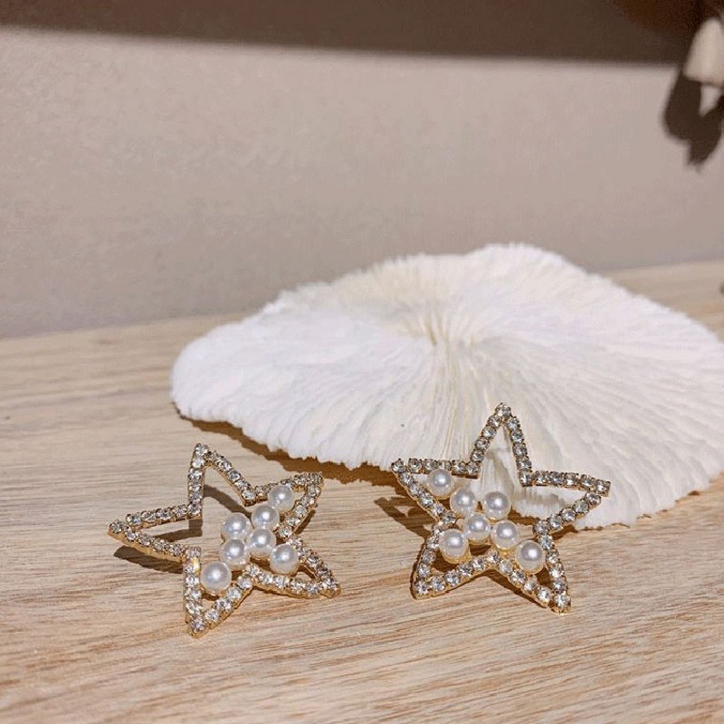 Fashion Pentagram Star Set Pearl Alloy Stud Earrings display picture 3