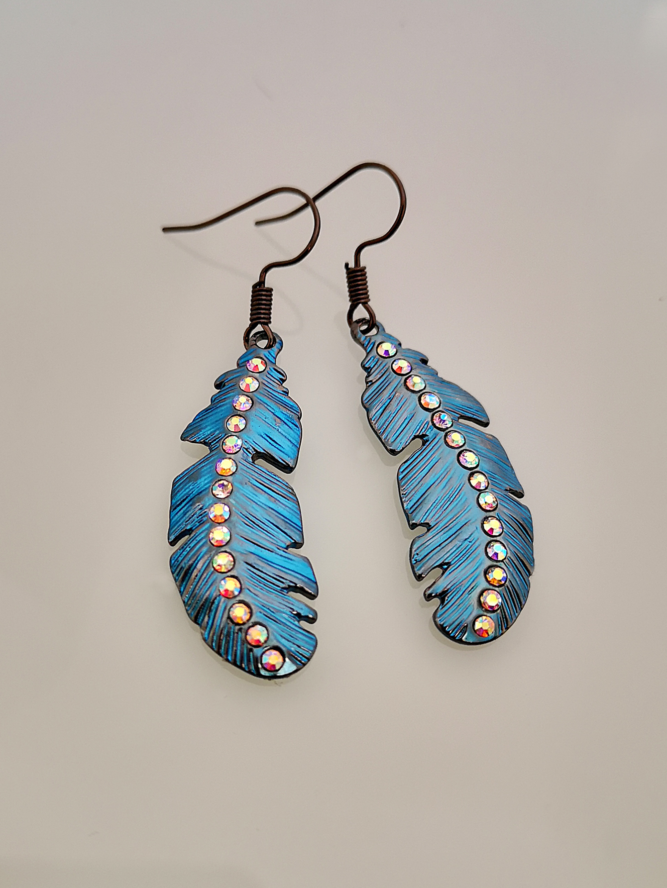 Retro Seven-color Feather Earrings Bohemian Style Colored Diamond Earrings display picture 1