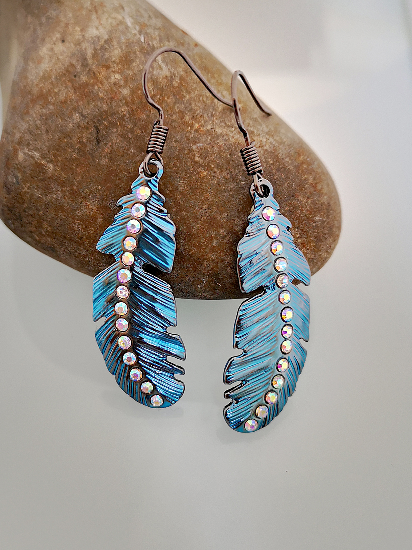 Retro Seven-color Feather Earrings Bohemian Style Colored Diamond Earrings display picture 2