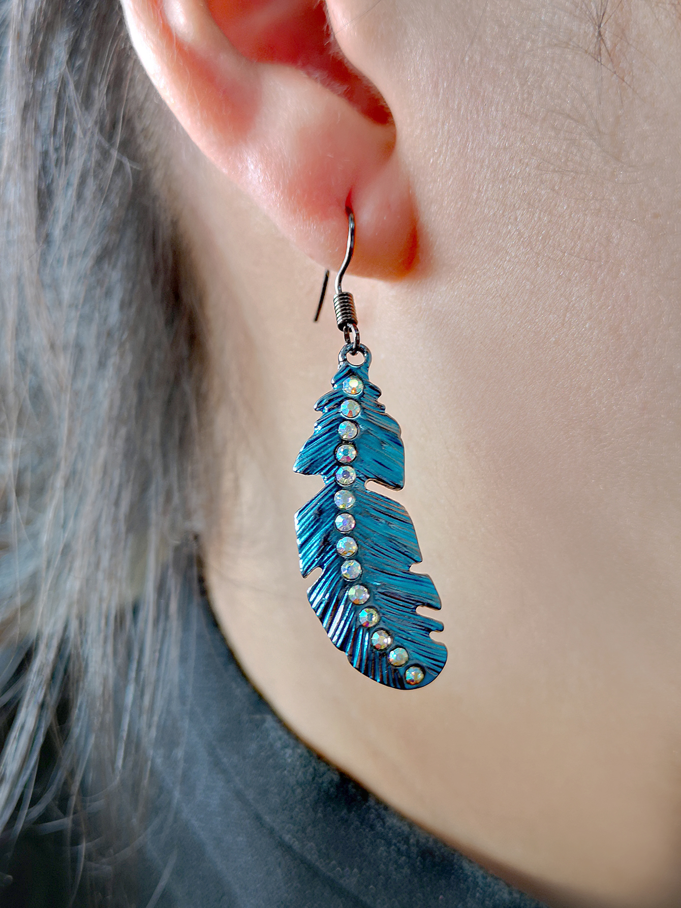 Retro Seven-color Feather Earrings Bohemian Style Colored Diamond Earrings display picture 3