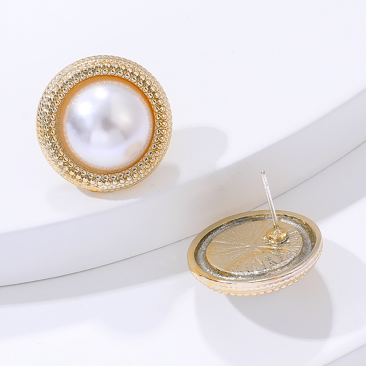 2022 Fashion Large Pearl Stud Earrings Alloy Jewelry display picture 2