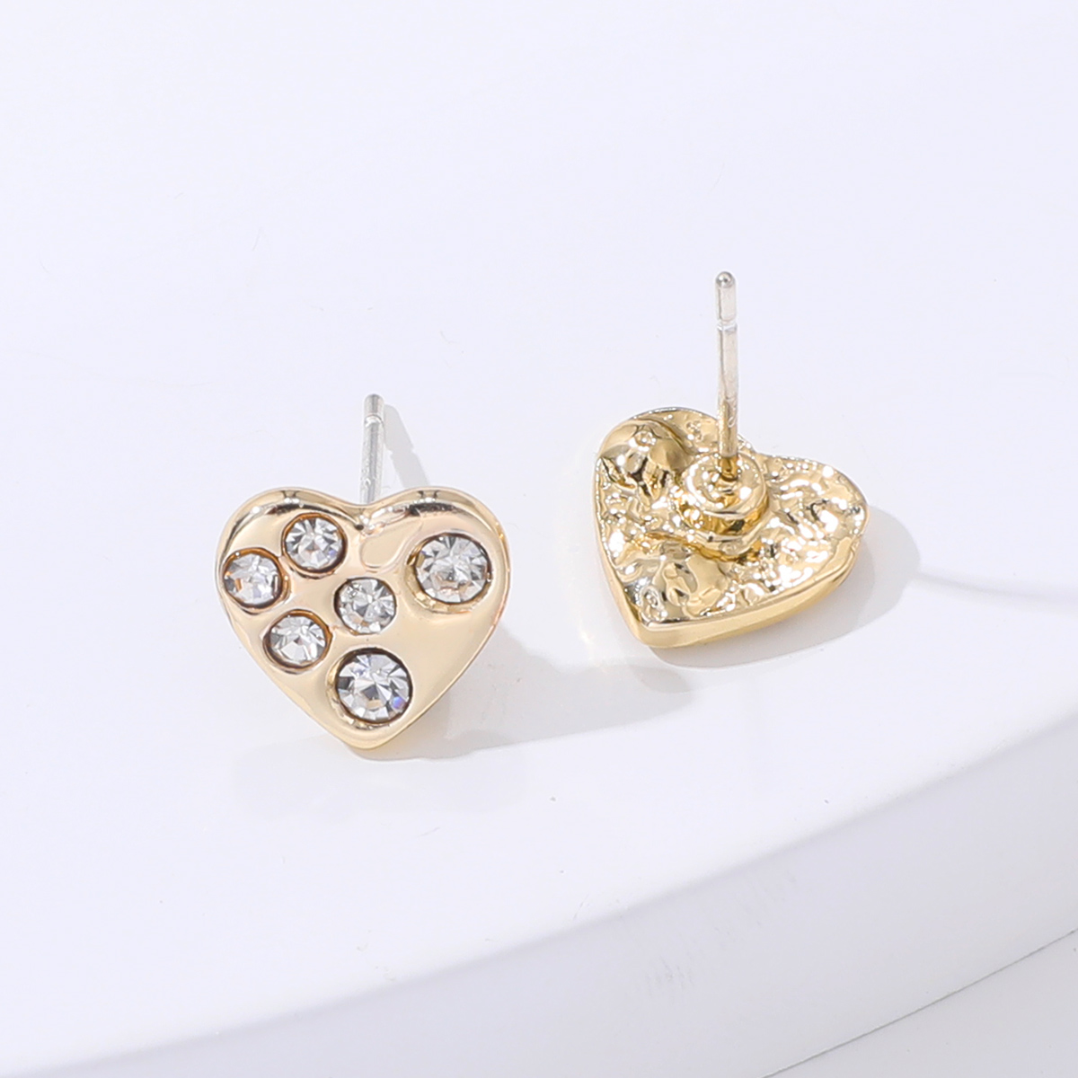 Classic Simple Gold Heart Stud Earrings Rhinestone Versatile Earrings display picture 2