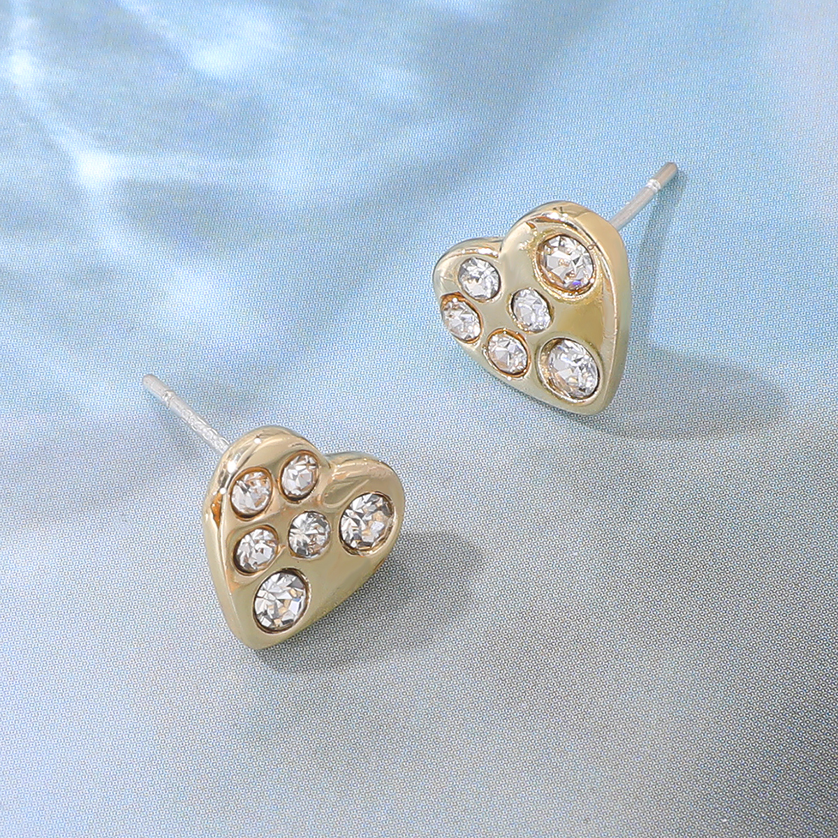 Classic Simple Gold Heart Stud Earrings Rhinestone Versatile Earrings display picture 3