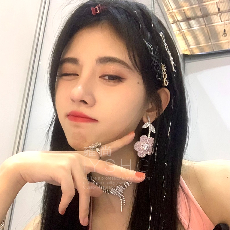 Pink Full Diamond Asymmetric Korean Style Cute Flower Drop Earrings display picture 6