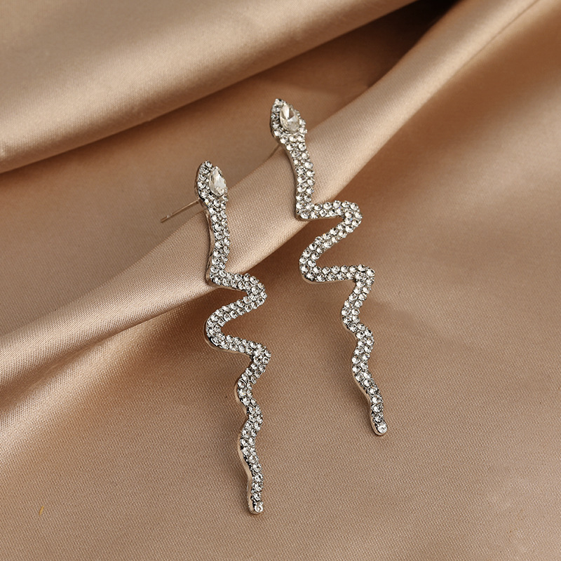 Fashion Snake-shaped Inlaid Rhinestone Stud Earrings Wholesale display picture 2