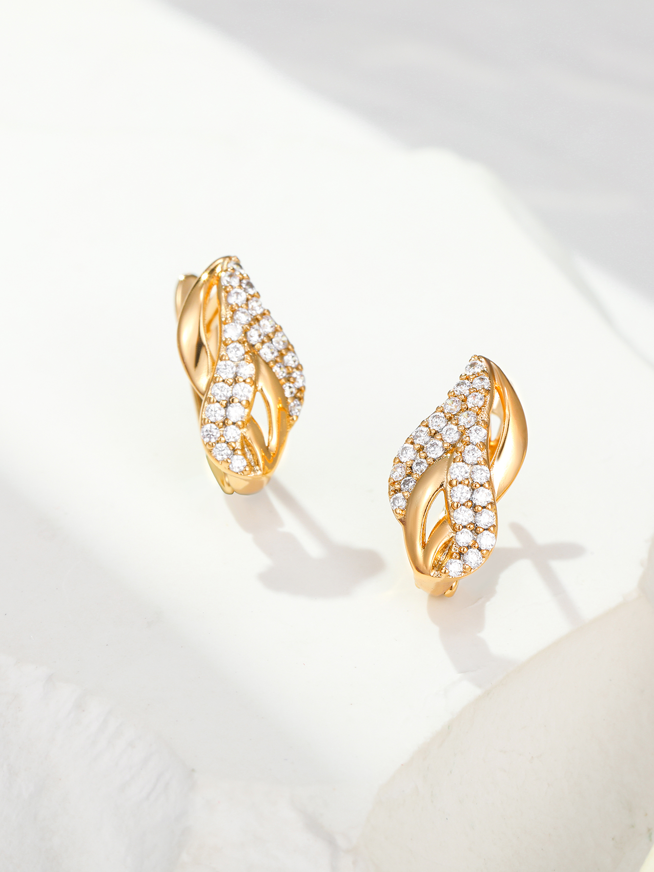Fashion Vintage Micro Inlaid Zircon Copper Geometric Earrings Wholesale display picture 4