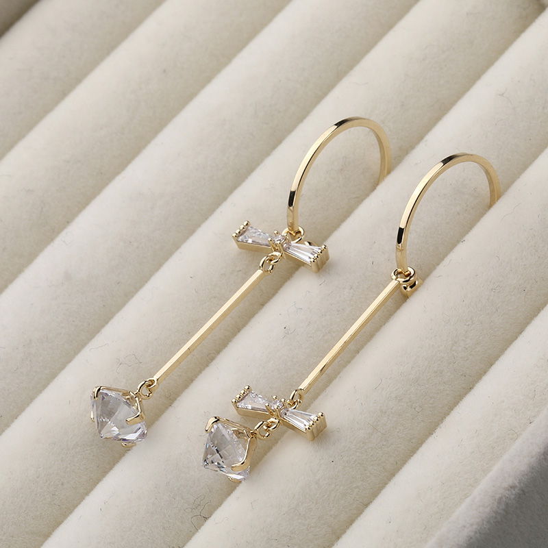 Simple Fashion C-shaped Copper Zircon Bows Asymmetrical Earrings display picture 5