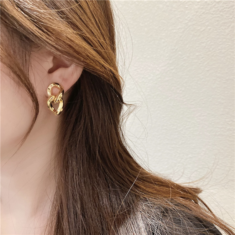 Korean Women's Autumn And Winter Geometric Interlock Alloy Earrings display picture 3