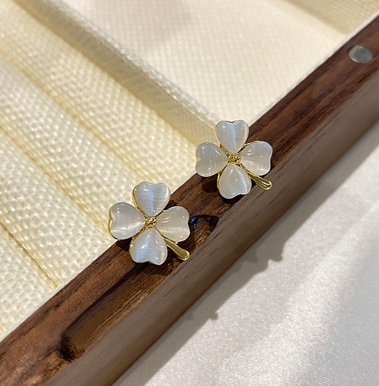 Silver Needle Korean New Style Opal Four-leaf Clover Simple Fashion Temperament Earrings Earrings Women display picture 3