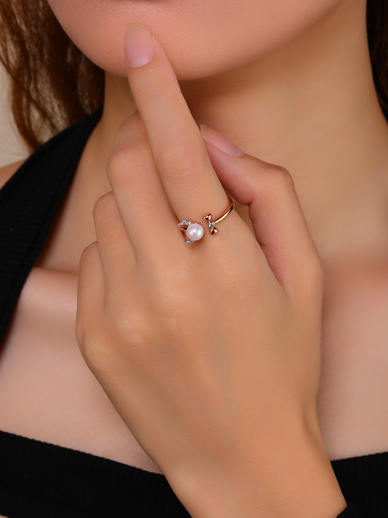Simple Copper Inlaid Pearl Open Bow Zircon Ring display picture 2