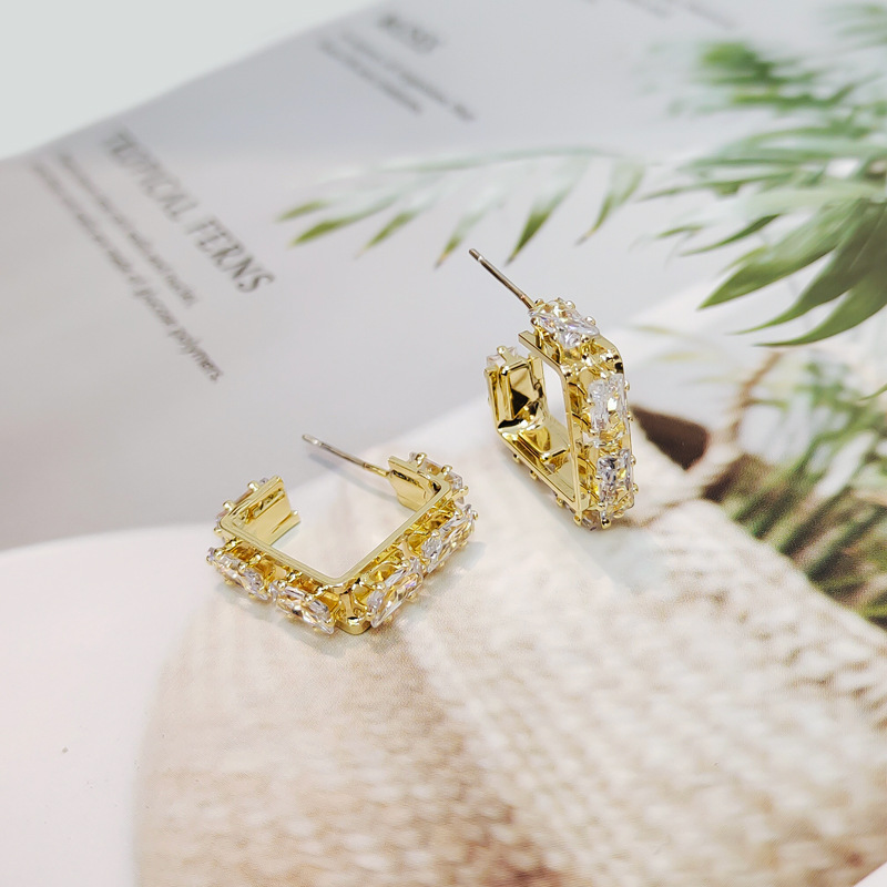 Korean Square Flash Diamond Light Luxury Earrings All-match Exquisite Atmosphere Earrings S925 Silver Needle Cold Wind Earrings Female display picture 2