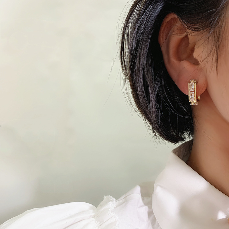 Korean Square Flash Diamond Light Luxury Earrings All-match Exquisite Atmosphere Earrings S925 Silver Needle Cold Wind Earrings Female display picture 3