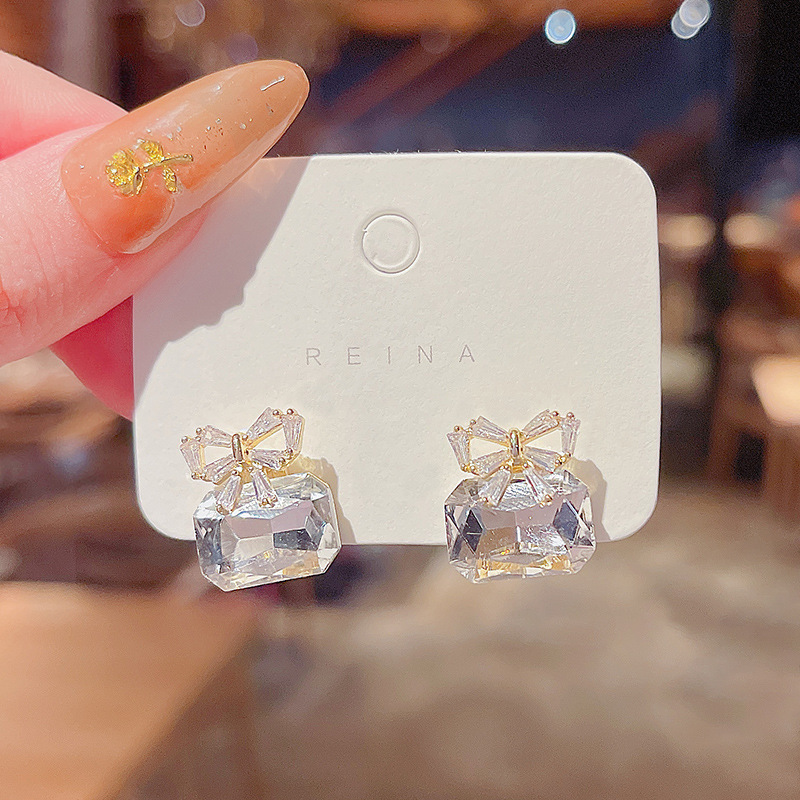 Simple Crystal Bow Earrings Korean Small Earrings display picture 1