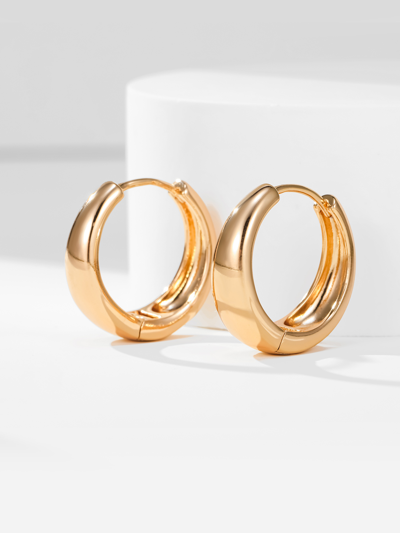 Classic Simple Plain Glossy Copper Hoop Earrings display picture 2