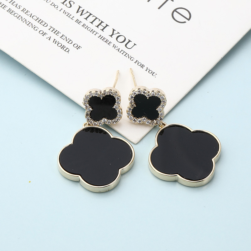 Fashion Classic Black Clover Copper Inlaid Zircon Earrings display picture 1