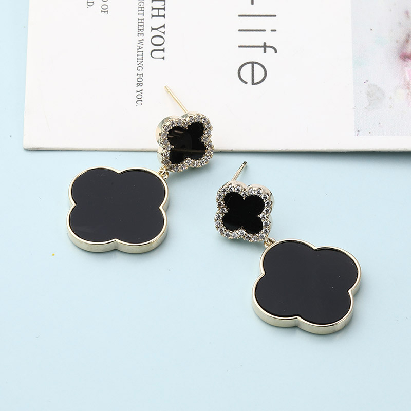 Fashion Classic Black Clover Copper Inlaid Zircon Earrings display picture 3