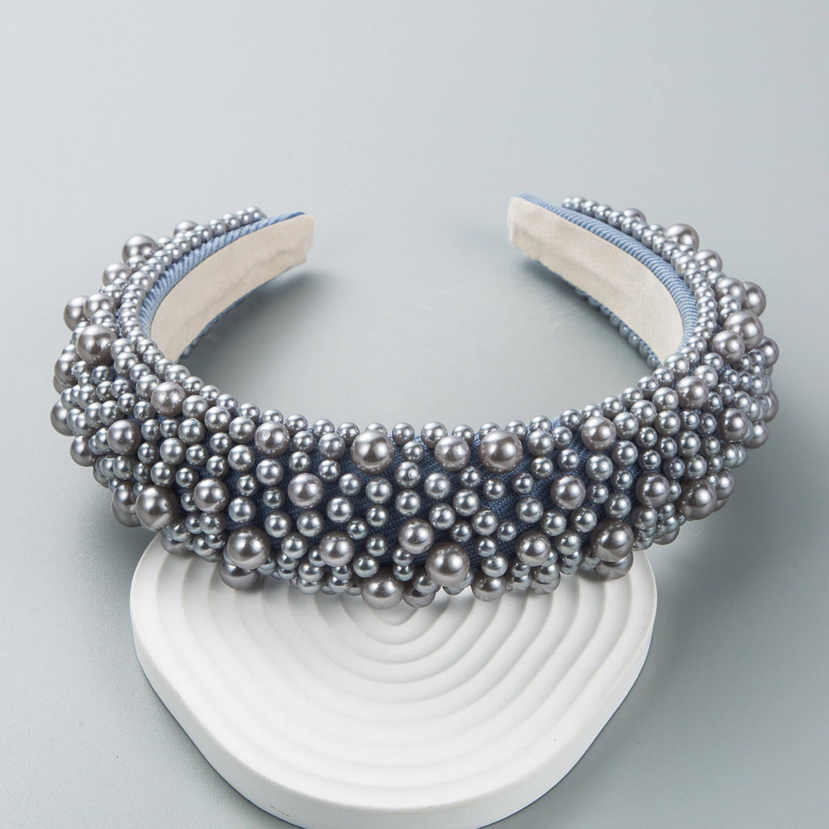Exaggerated Wide-brimmed Pearl Headband Wholesale display picture 1
