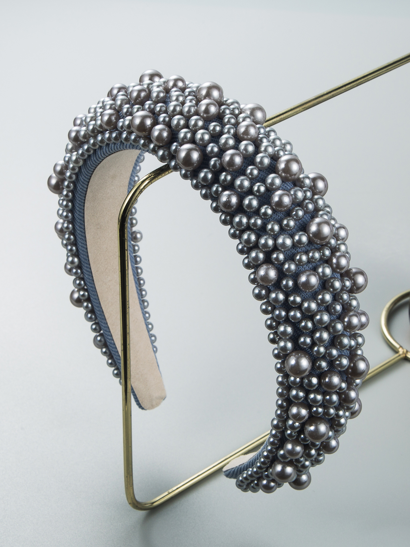 Exaggerated Wide-brimmed Pearl Headband Wholesale display picture 3