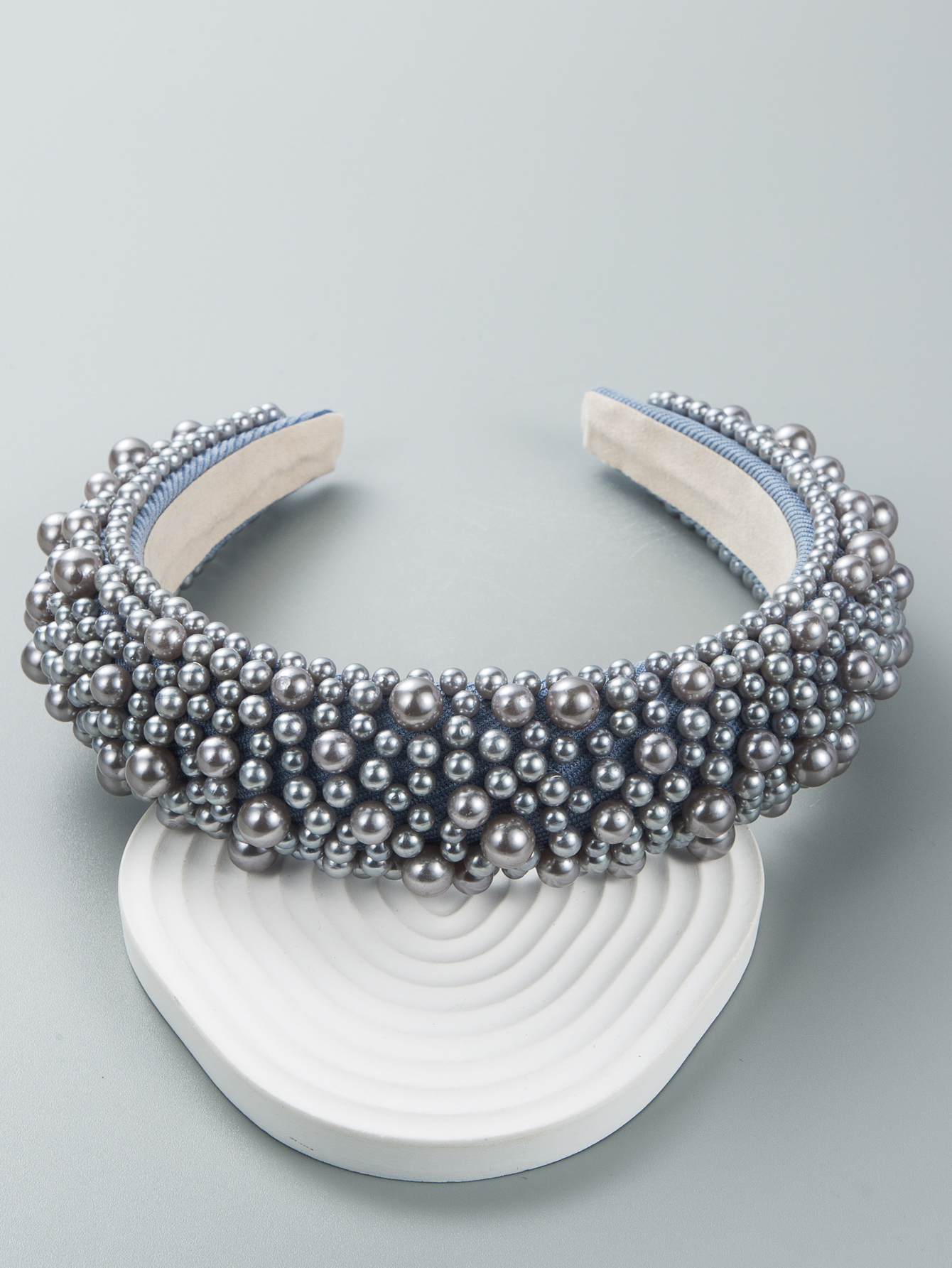 Exaggerated Wide-brimmed Pearl Headband Wholesale display picture 4