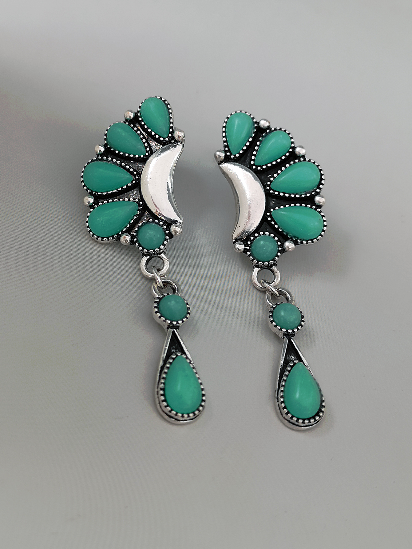 New Half-moon And Water Drop Turquoise Retro Exaggerated Earrings display picture 9