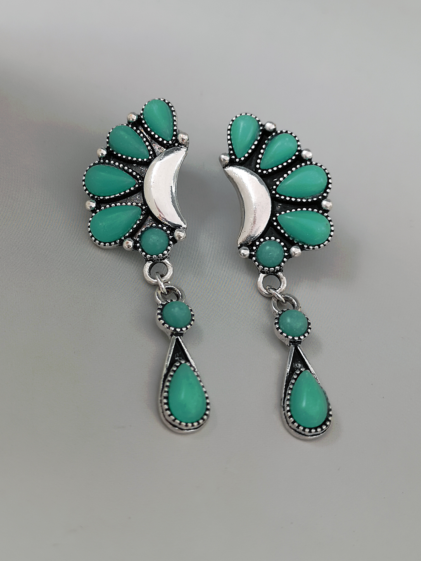 Nouvelles Boucles D'oreilles Rétro Exagérées Demi-lune Et Goutte D'eau Turquoise display picture 9