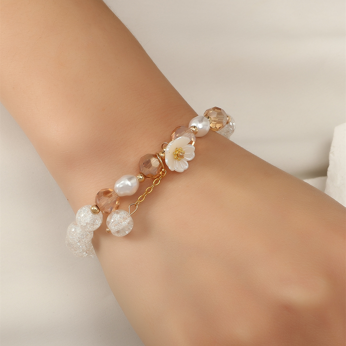 Women&#39;s Fashion Vintage Crystal Pearl Bracelet display picture 1